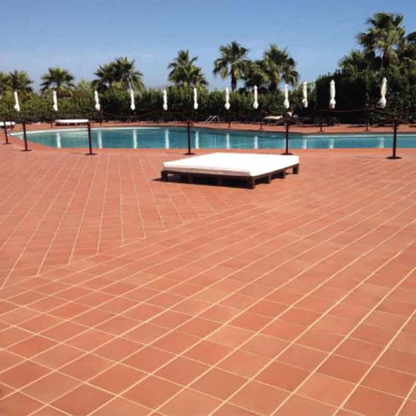Pavimento in cotto 30x30 cm con trattamento idrorepellente Cotto Furnò