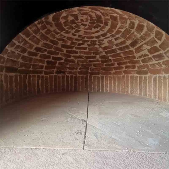 Forno a legna artigianale per pizze diametro interno 120 cm con base
