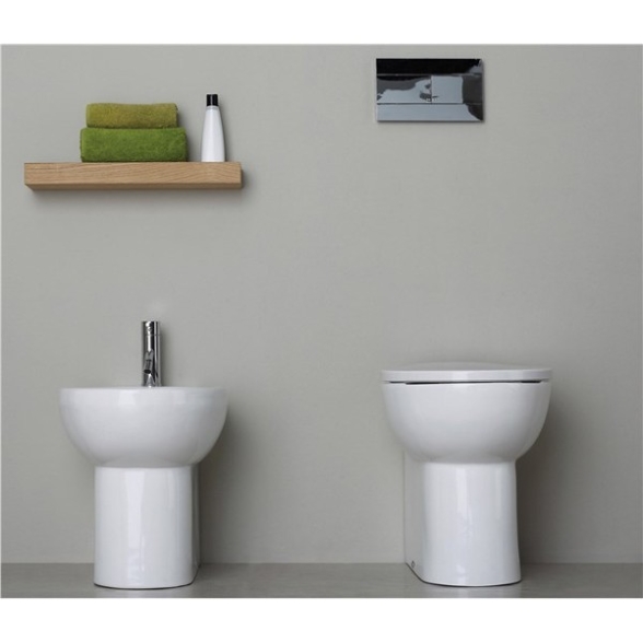 Sanitari Filo Muro WC + Bidet + Sedile Bit Kerasan Bianchi Salva Spazio