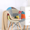 Poltroncina Patchwork imbottita in tessuto multicolor e gambe in legno