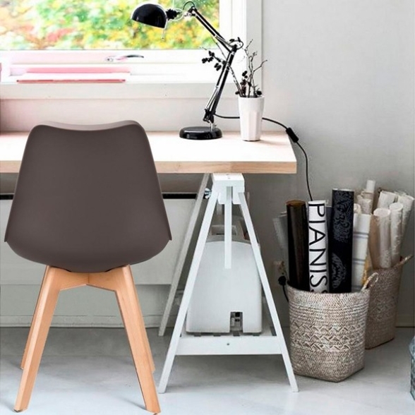 Sedia Nordica Con Gambe In Legno Marrone E Cuscino Design Moderno