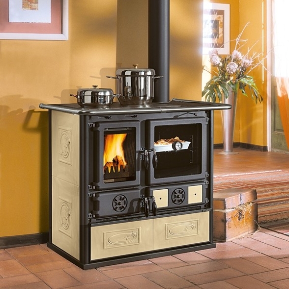 Cucina A Legna 8,8 kW In Maiolica Rossa La Nordica 5 Stelle Panna