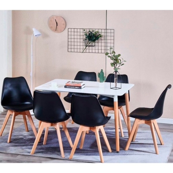 Sedia Nordica Nera Con Gambe In Legno E Cuscino Design Moderno