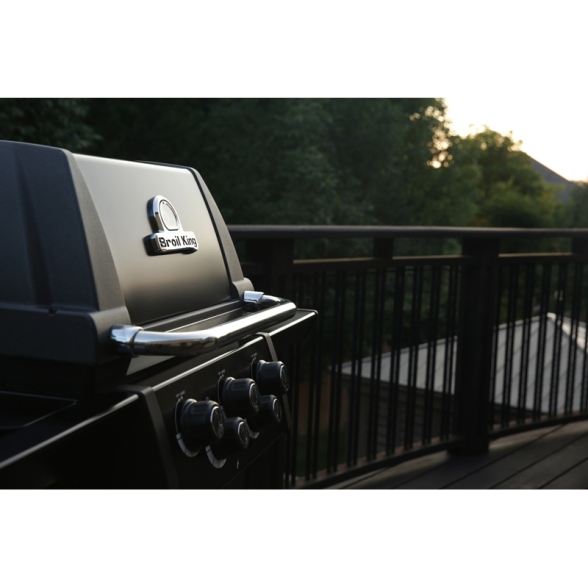 Broil King Royal 390 Shadow Barbecue A Gas 3 Fuochi Con Girarrosto